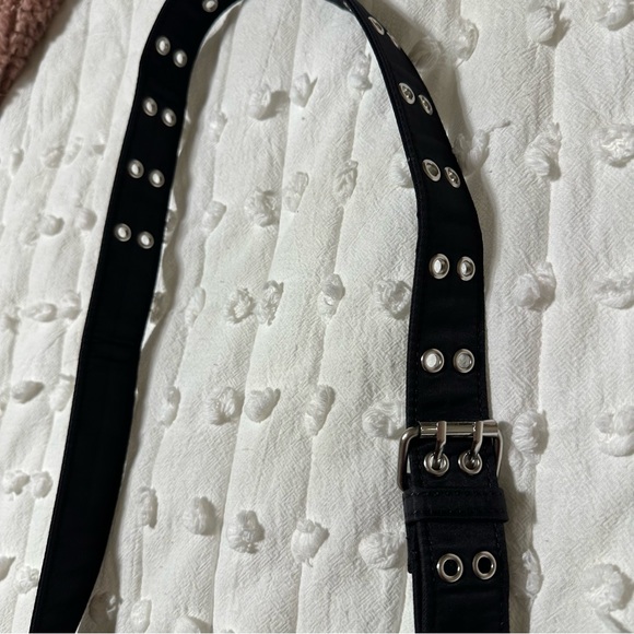 UO Double Eyelet Strap Shoulder Bag - Picture 13 of 16